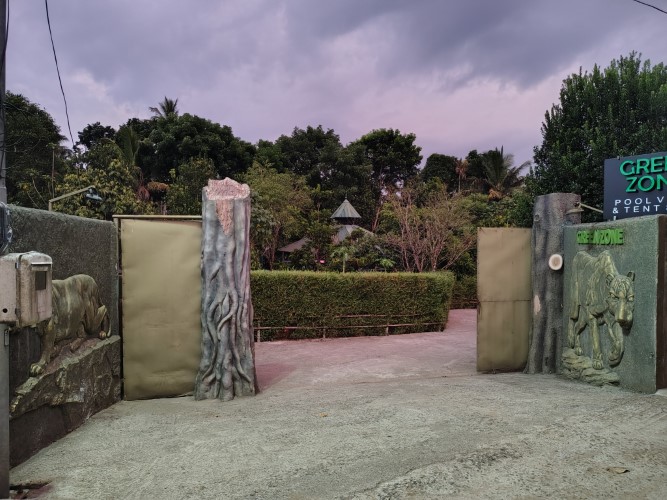 Entrance side detail